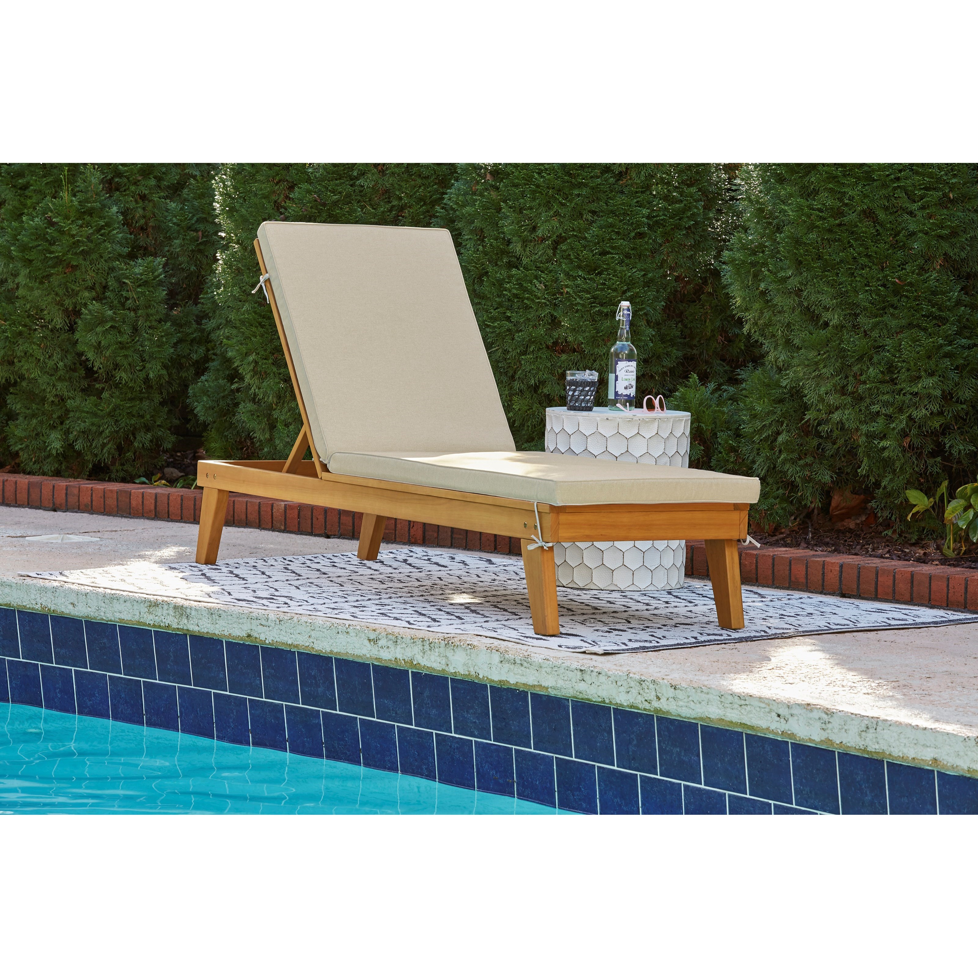 Pelham bay chaise sale lounge